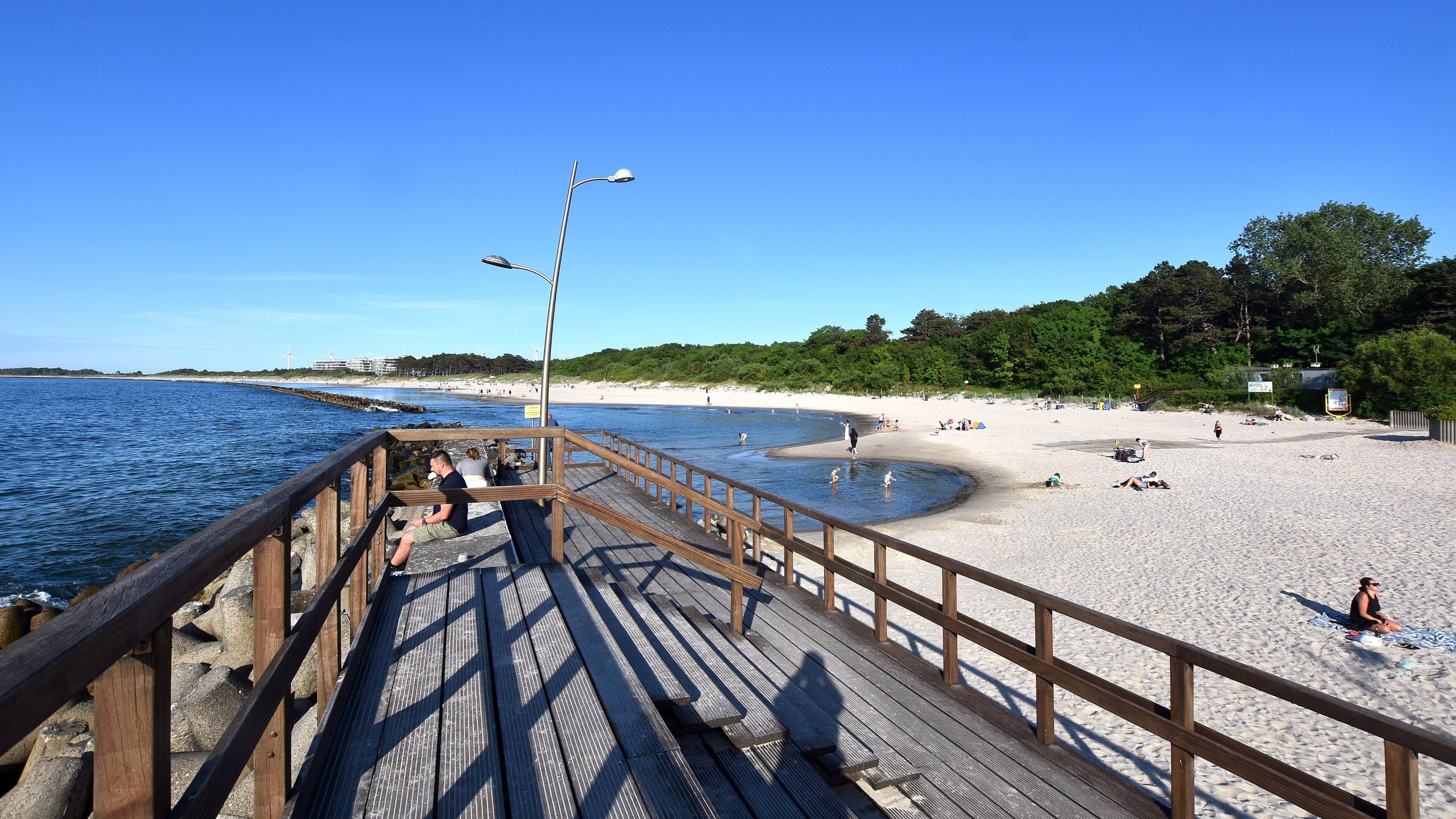 Pomost nad plażą wschodnią w Darłówku